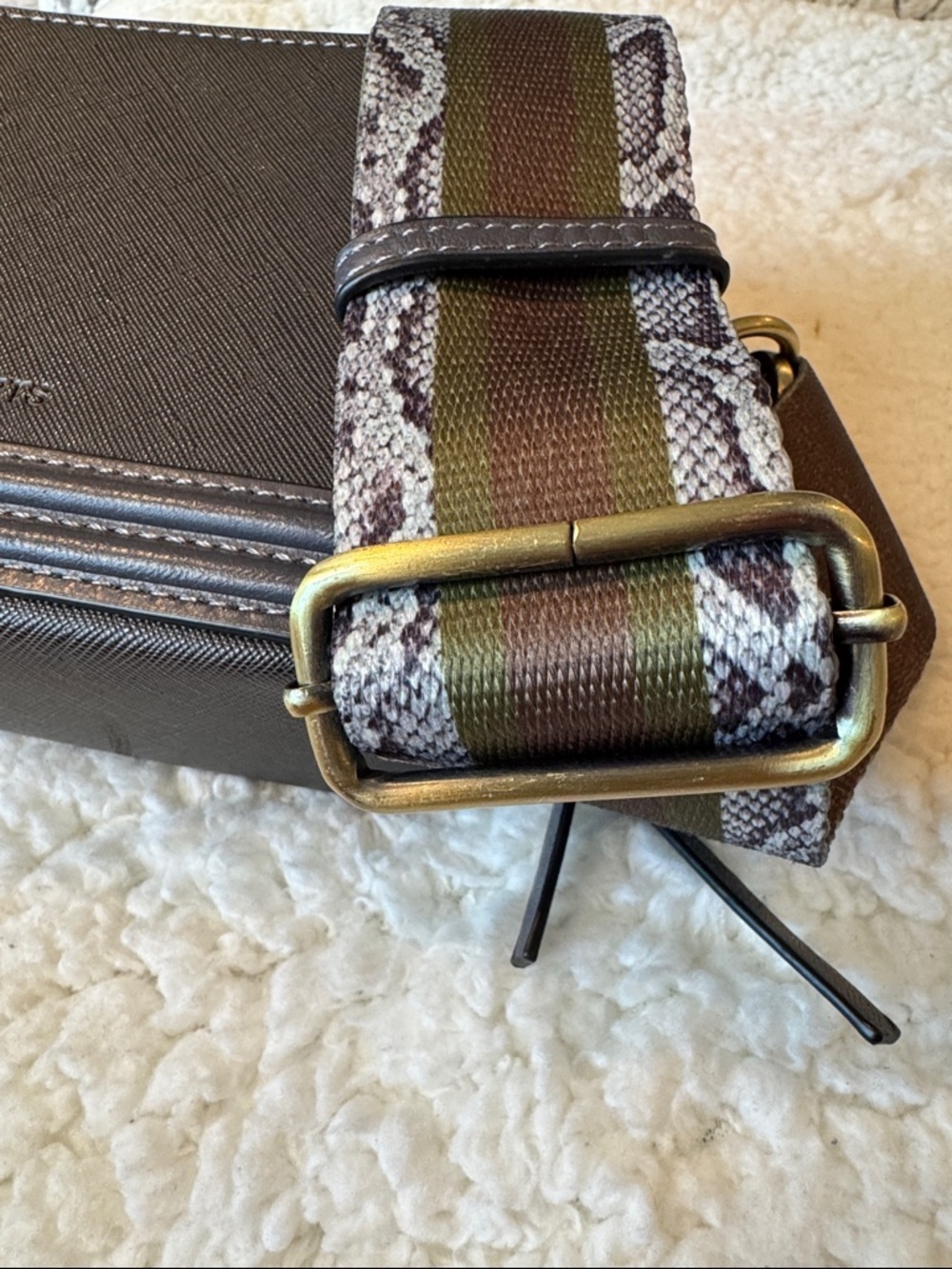 Sondra Roberts vegan leather crossbody Bag with Olive-Accent Strap - Picture 4 of 13